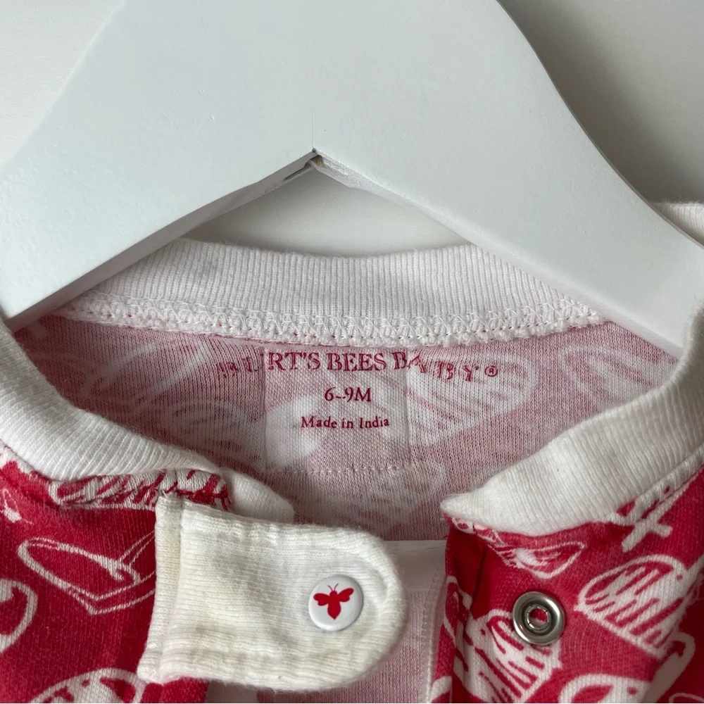 Burt’s bees Valentines Sleep and Play Footie 6-9 Months